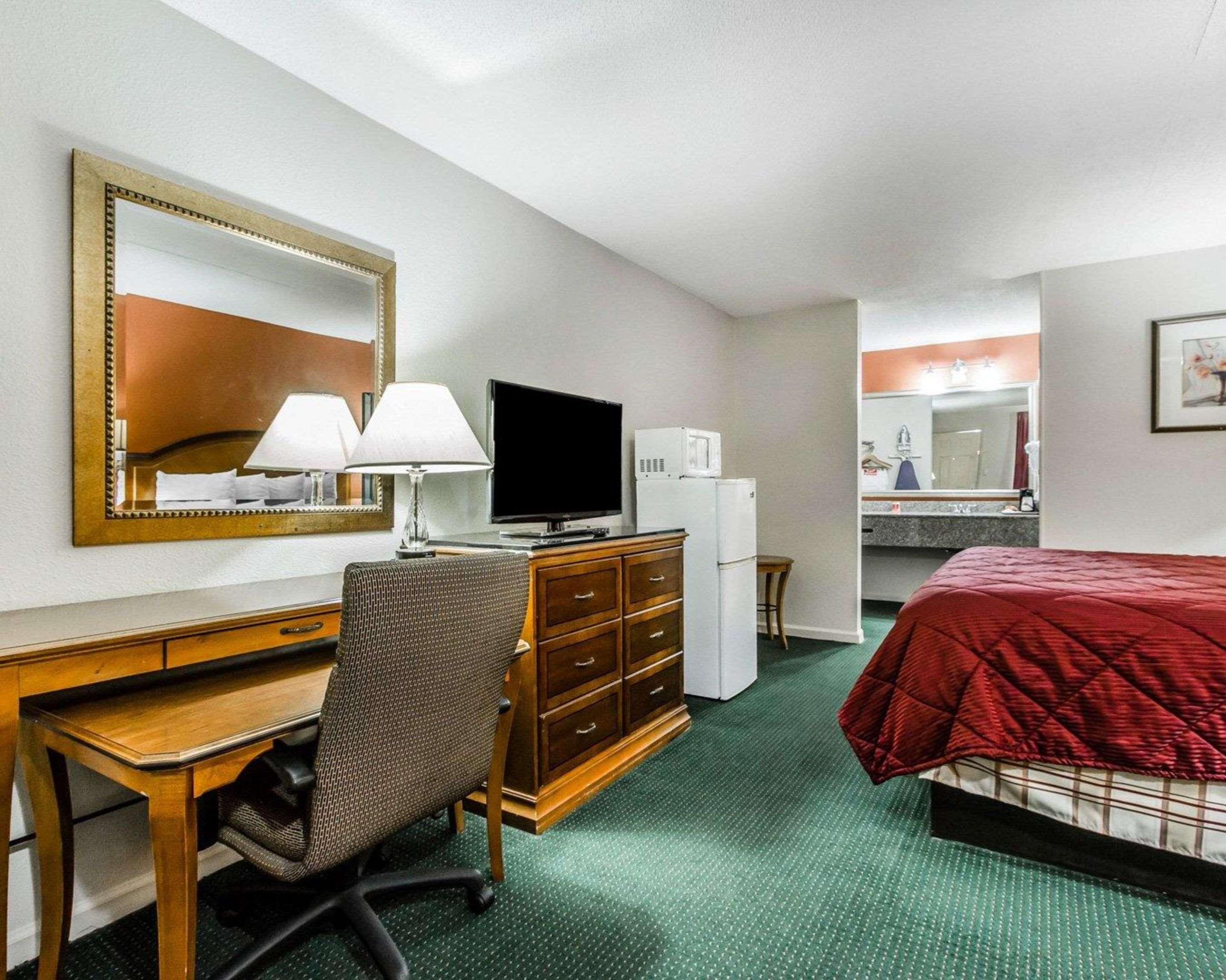 Econo Lodge Inn & Suites Enterprise Exteriör bild