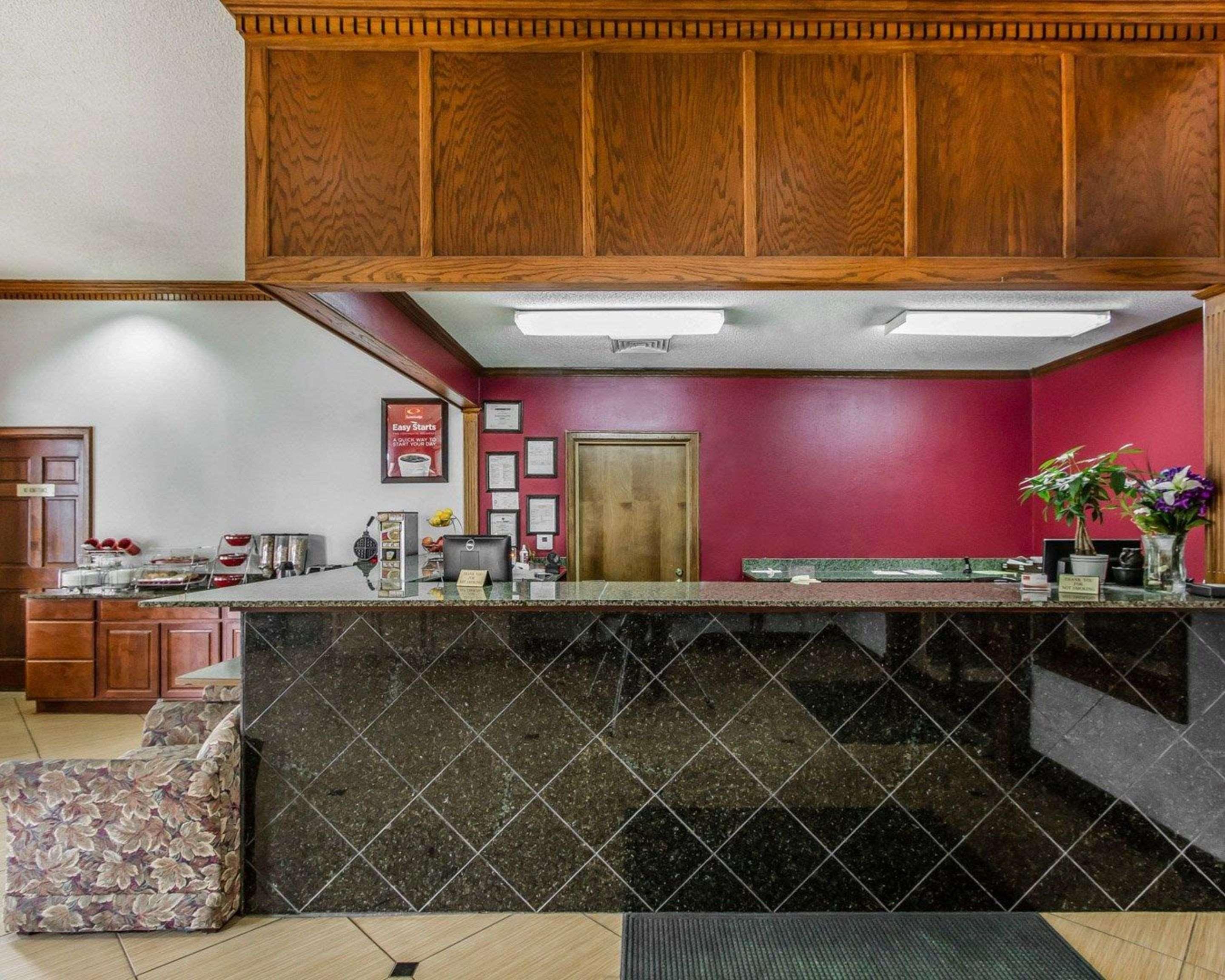 Econo Lodge Inn & Suites Enterprise Exteriör bild