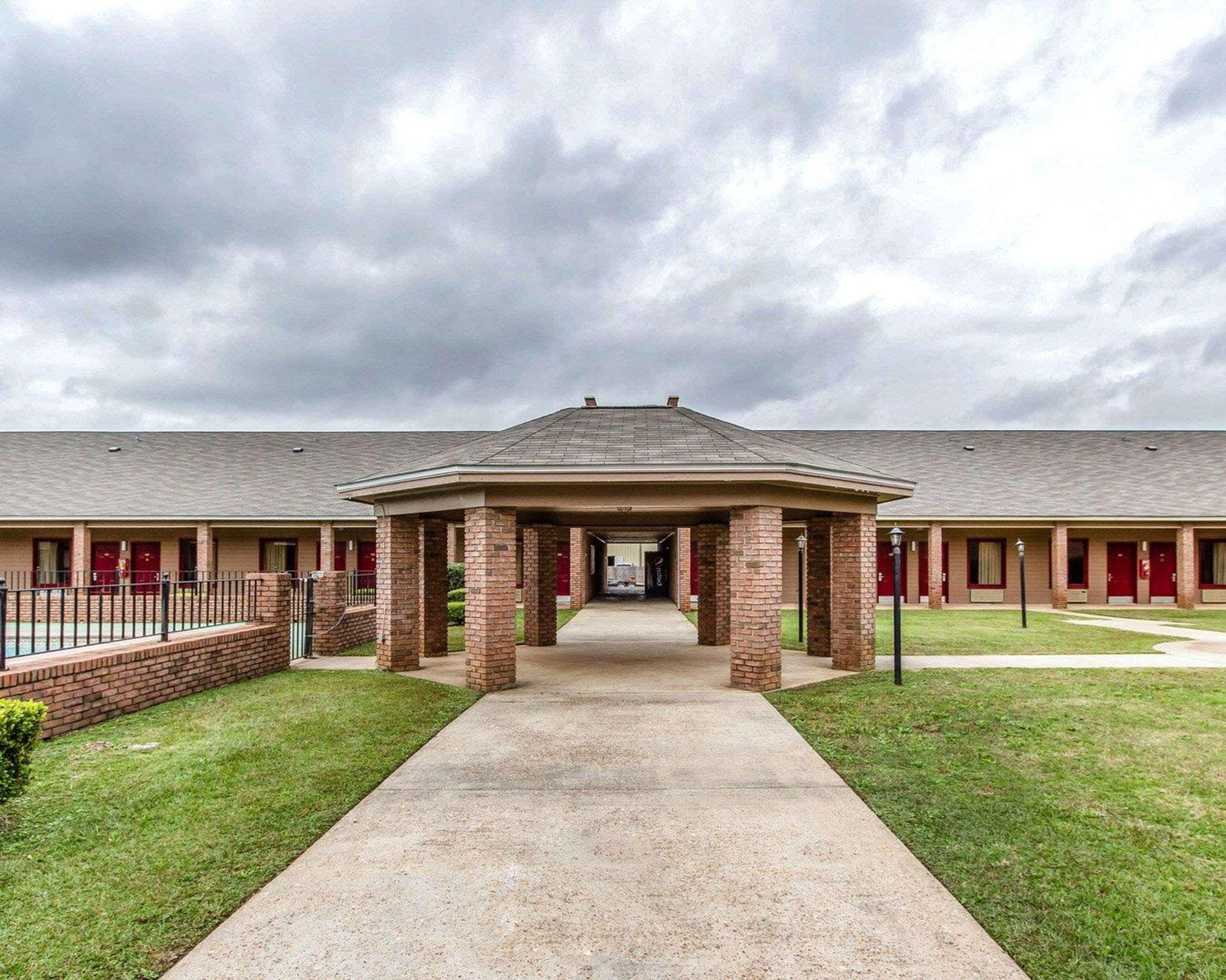 Econo Lodge Inn & Suites Enterprise Exteriör bild