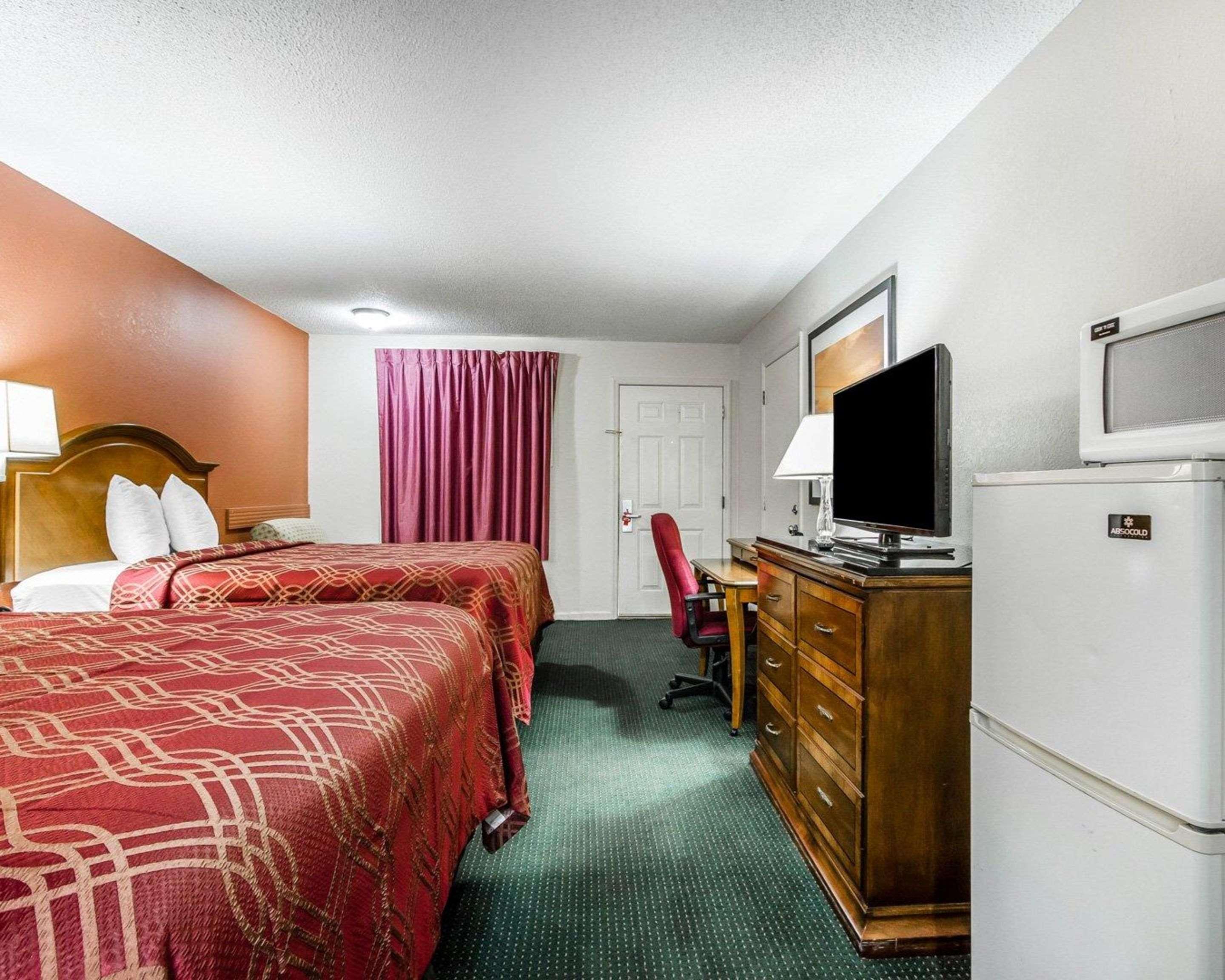 Econo Lodge Inn & Suites Enterprise Exteriör bild