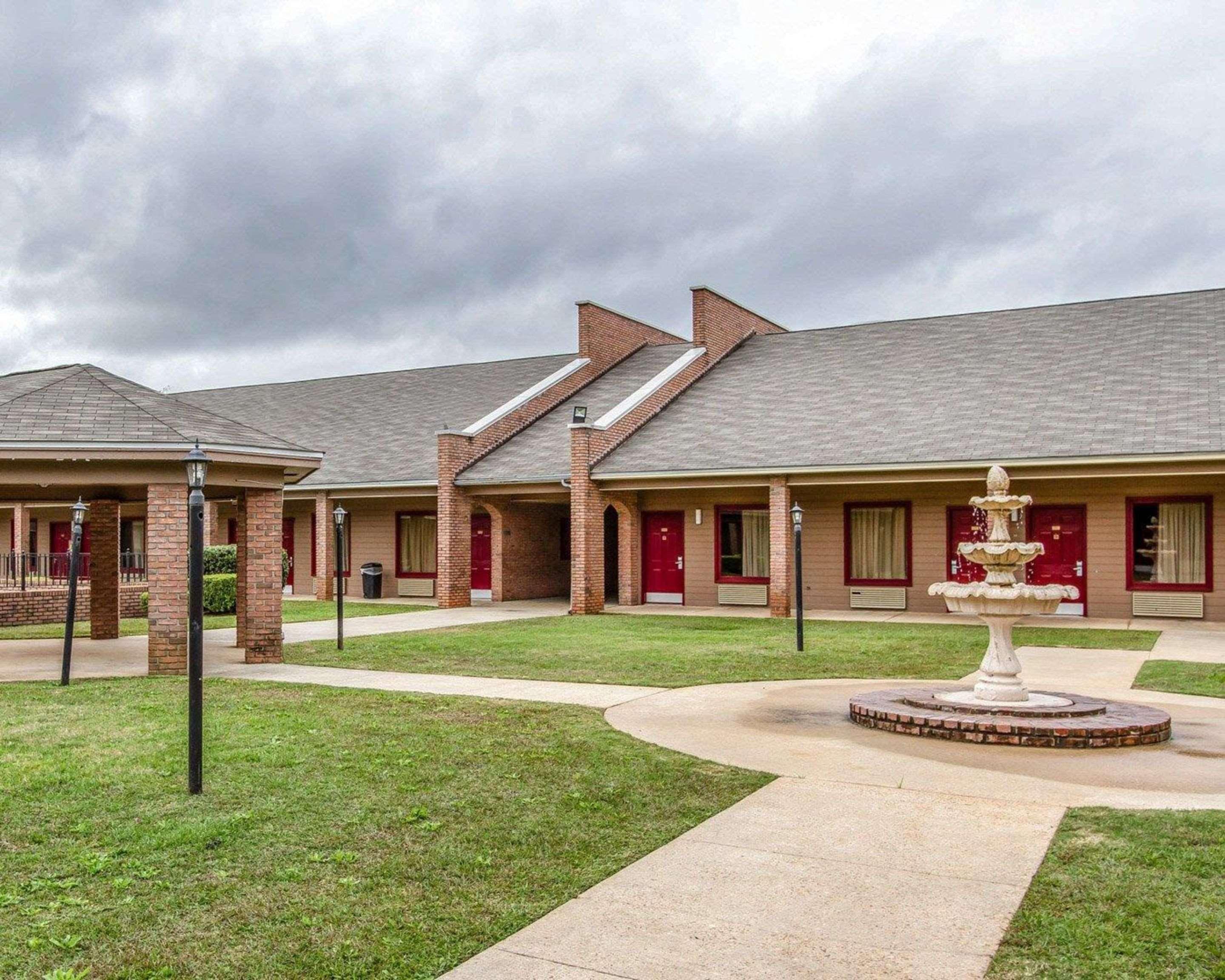 Econo Lodge Inn & Suites Enterprise Exteriör bild