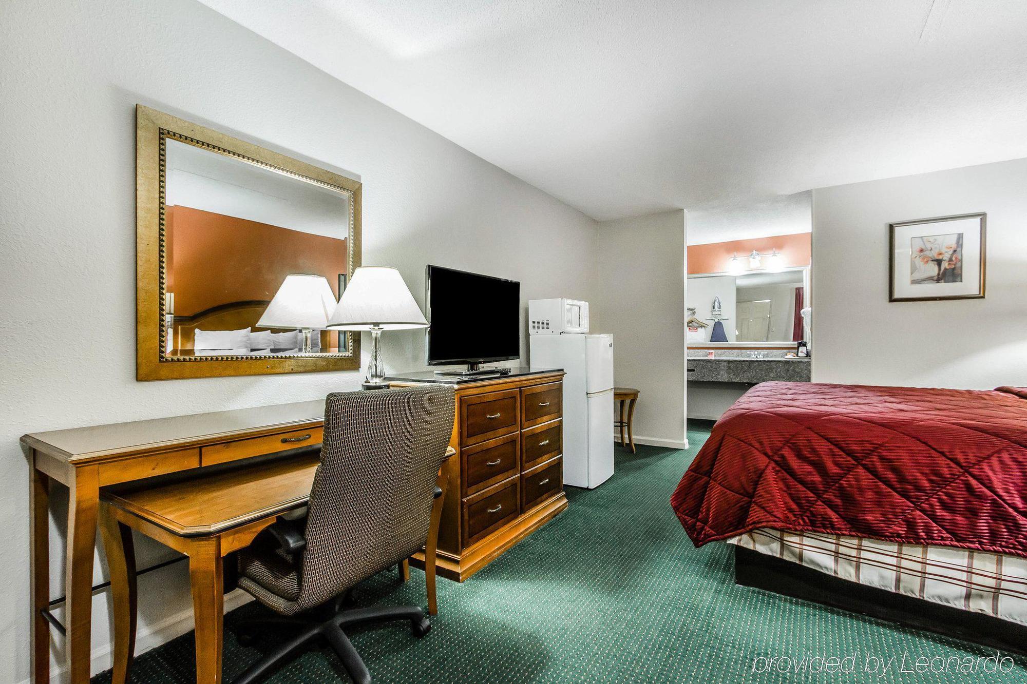 Econo Lodge Inn & Suites Enterprise Exteriör bild