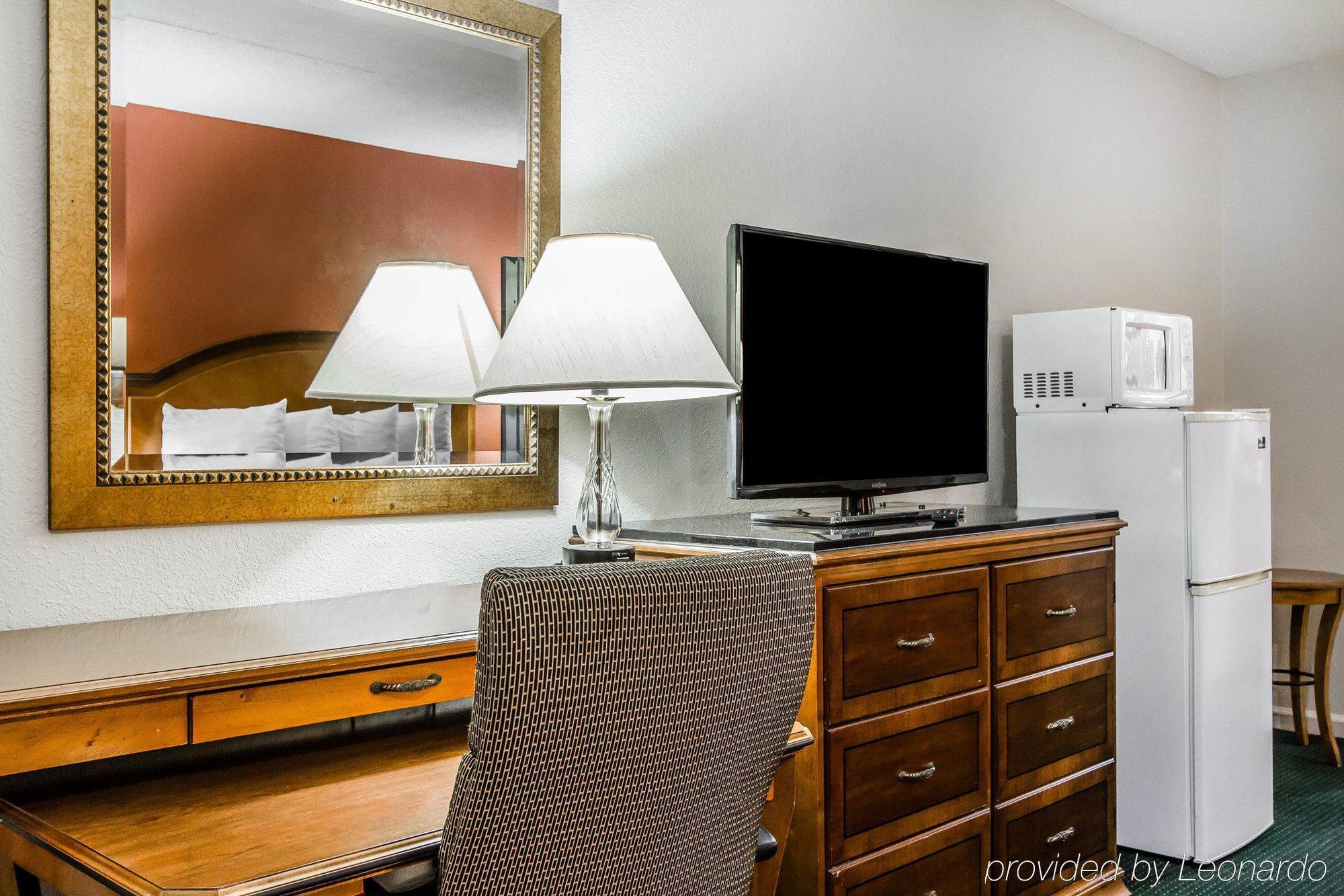 Econo Lodge Inn & Suites Enterprise Exteriör bild