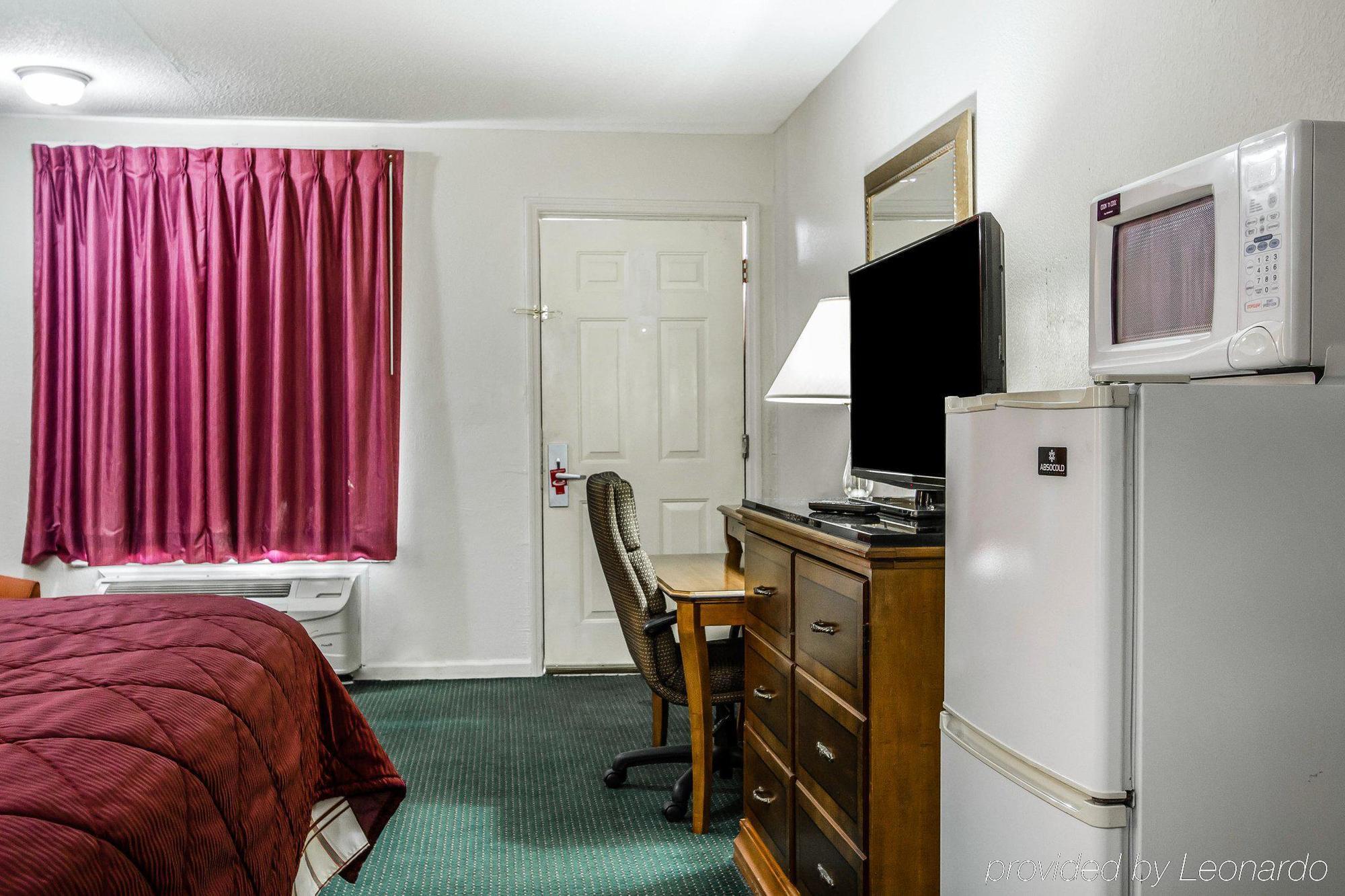 Econo Lodge Inn & Suites Enterprise Exteriör bild