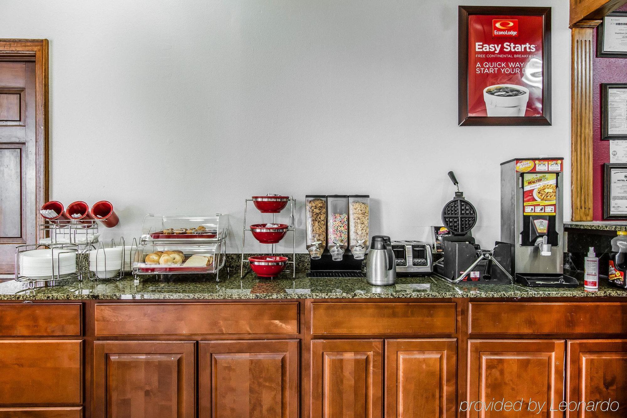 Econo Lodge Inn & Suites Enterprise Exteriör bild