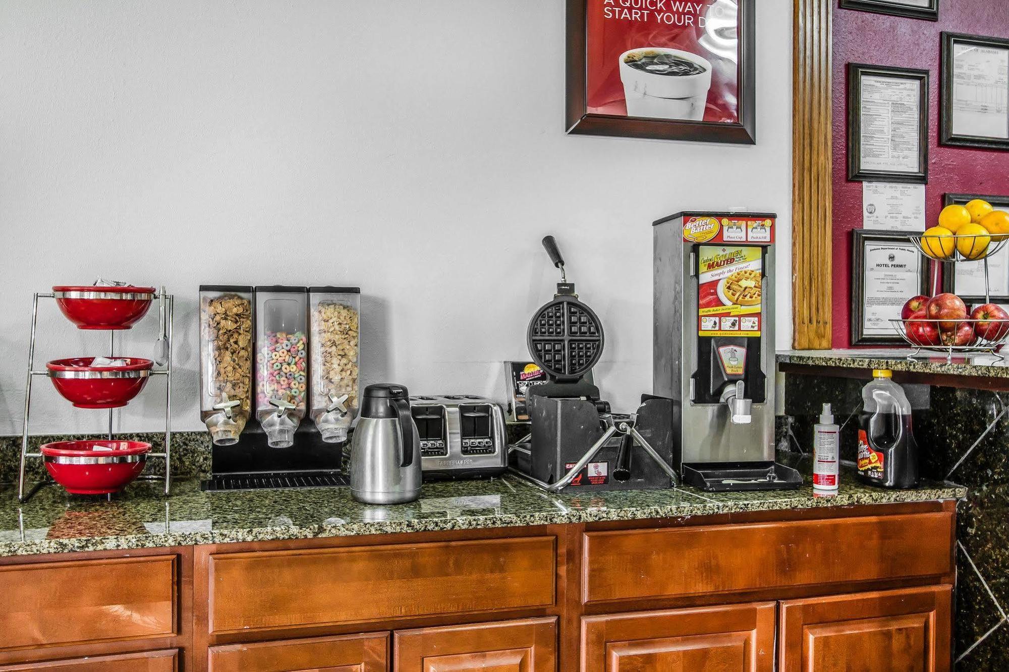 Econo Lodge Inn & Suites Enterprise Exteriör bild